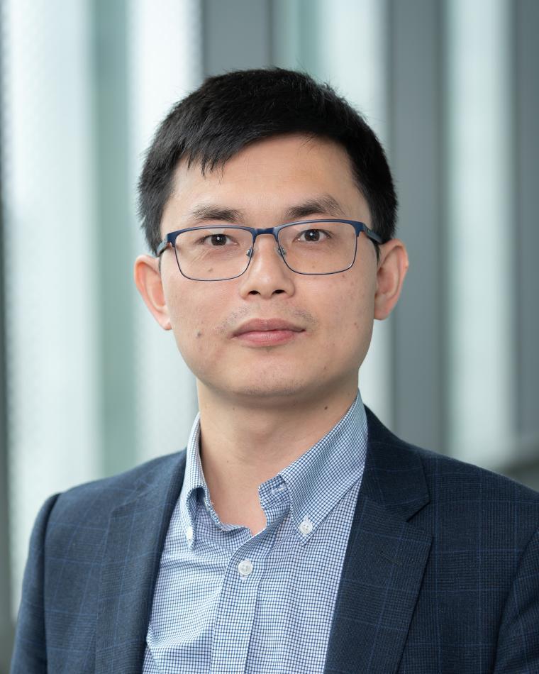 headshot of yang zheng